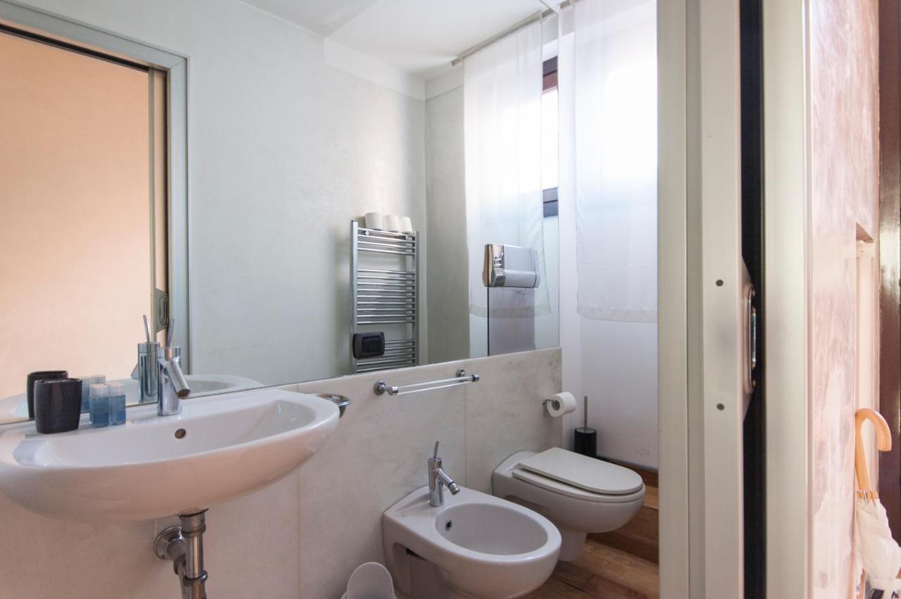 Youhosty - Duomo Studio Apartment 밀라노 외부 사진